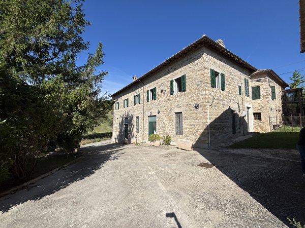 Acquisto casale San Severino