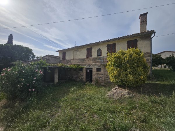 Acquisto casale San Severino